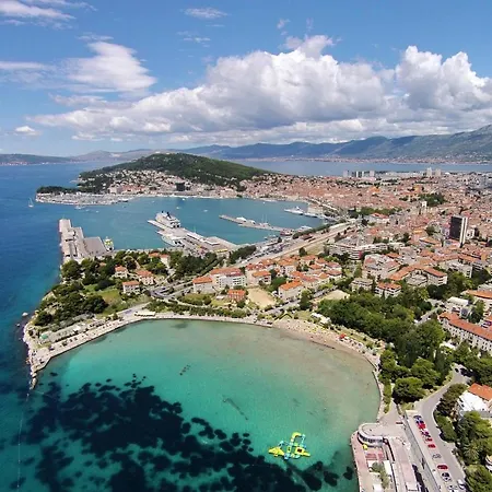 With A Parking Space - 15964 سبليت